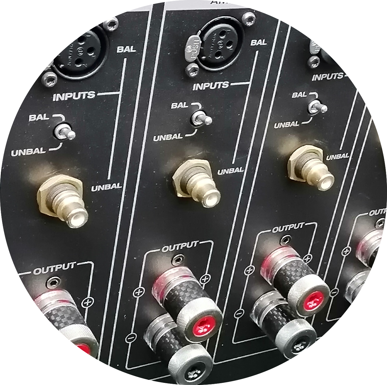 Amplificateur haute puissance 4 canaux pour système home cinéma